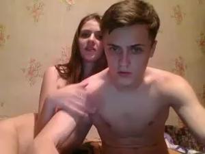 Scherzi intimi di una giovane coppia russa davanti a una webcam - immagine dello schermo #20