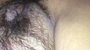 Scopata nel culo una donna con la figa pelosa - immagine dello schermo #1
