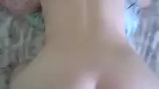 Marito scopa sua moglie nel anale a pecorina
