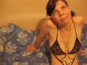 Una ragazza sola si annoia e fa sesso con il vicino di casa - immagine dello schermo #3