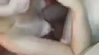Giovane troia ama scopare con due uomini