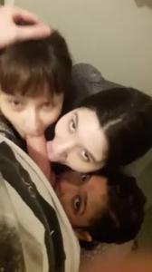 Un ragazzo ha tre fidanzate fedeli a cui mette costantemente un cazzo in bocca - immagine dello schermo #4
