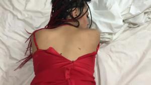 Mentre la ragazza ubriaca dorme, il ragazzo scopa la prostituta thailandese - immagine dello schermo #13