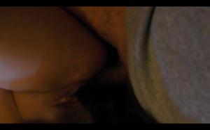 Moglie obbedientemente prende in bocca il marito stanco dopo il lavoro - immagine dello schermo #18